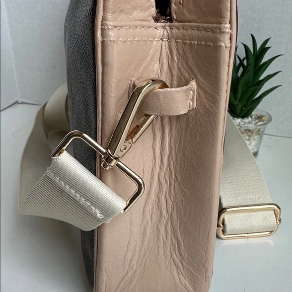 Customized 
Louis Vuitton Monogram Crossbody with missing strap 
12” x 9” x 3” - Picture 7 of 16